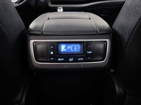 Used 2019 Toyota Highlander XLE FWD image 26