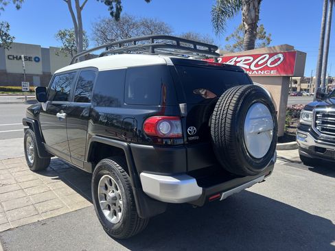 Used 2013 Toyota FJ Cruiser 4WD image 6