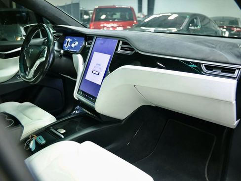 Used 2017 Tesla Model X 90D image 31