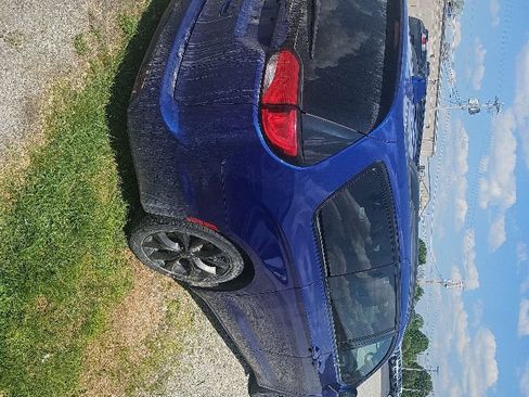 Used 2018 Chrysler Pacifica Touring-L w/ Premium Audio Group FWD image 7