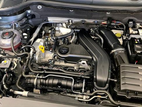 Used 2025 Volkswagen Taos SE w/ Panoramic Sunroof Package image 31