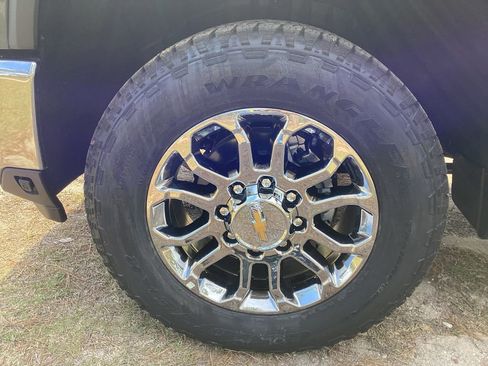 New 2026 Chevrolet Silverado 2500 LTZ w/ LTZ Premium Package AWD/4WD image 12