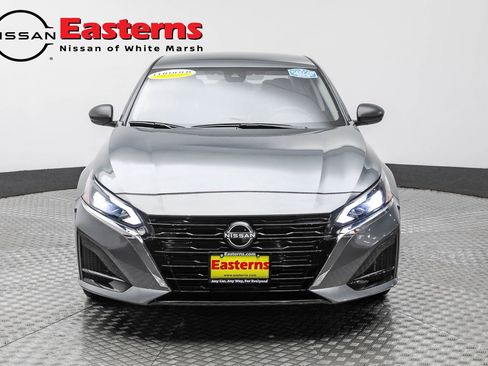 Used 2024 Nissan Altima 2.5 SV image 2