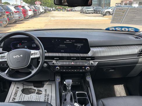Used 2025 Kia Telluride EX w/ EX Captain's Chair Package FWD image 7