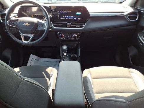 Used 2024 Chevrolet TrailBlazer LT w/ LT Cold Weather Package FWD image 14