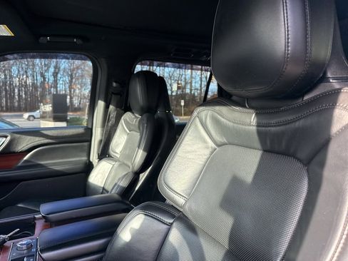 Used 2021 Lincoln Navigator L Reserve image 12