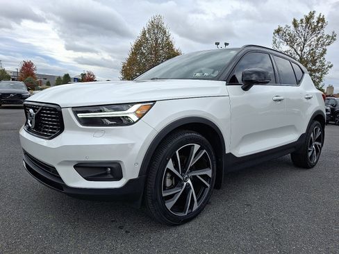 Used 2022 Volvo XC40 T5 R-Design w/ Advanced Package image 3