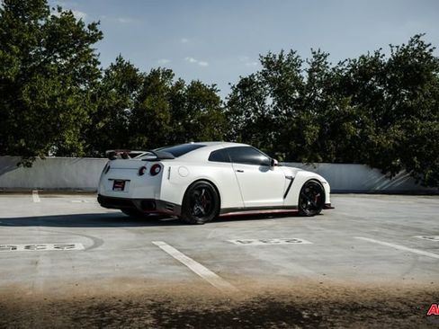 Used 2014 Nissan GT-R Premium image 60