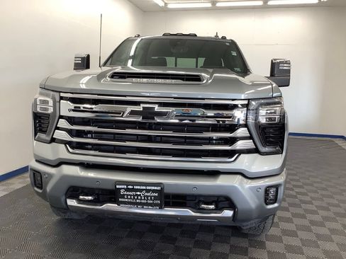 Used 2025 Chevrolet Silverado 2500 High Country w/ High Country Premium Package AWD/4WD image 2
