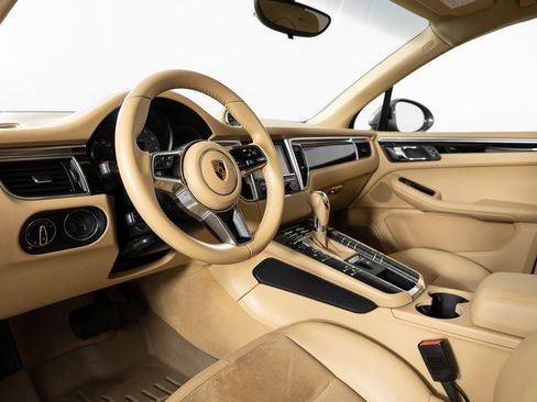 Used 2016 Porsche Macan S image 12