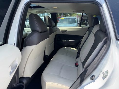 Used 2022 Toyota Corolla Cross XLE w/ Convenience Package AWD/4WD image 13