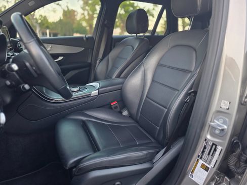 Used 2019 Mercedes-Benz GLC 300 w/ Premium Package image 20