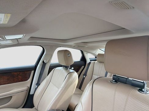 Used 2019 Jaguar XJ R-Sport image 27
