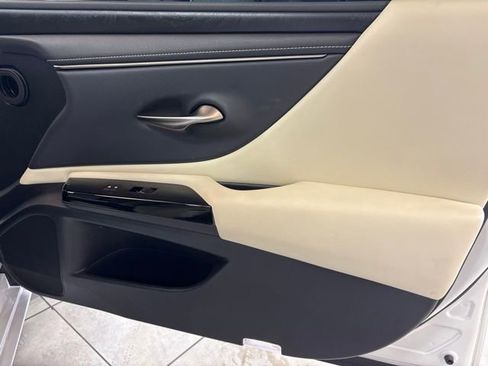 Used 2022 Lexus ES 350 w/ Premium Package FWD image 6