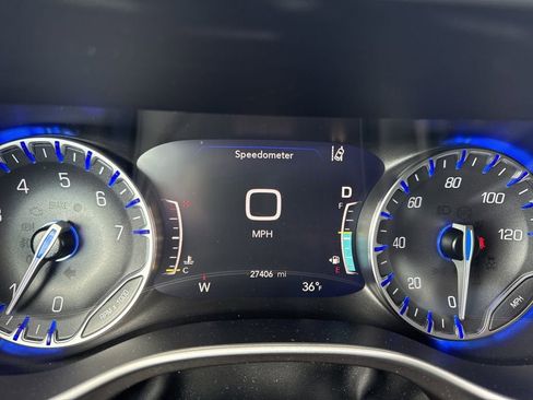 Used 2024 Chrysler Pacifica Touring-L image 30