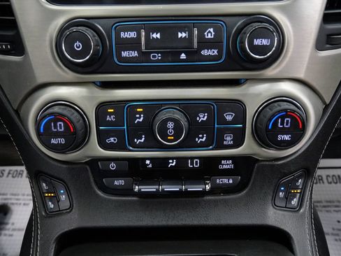 Used 2020 GMC Yukon XL Denali w/ Denali Premium Package AWD/4WD image 35