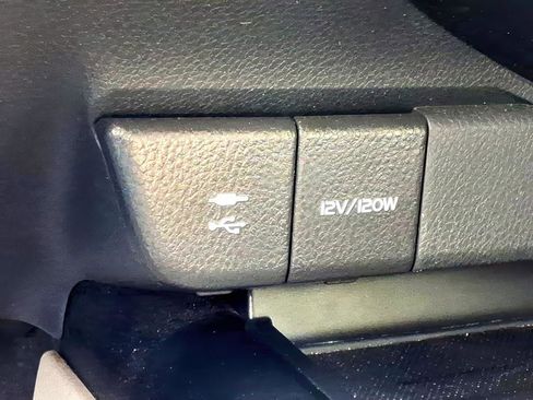 Used 2019 Toyota Camry L image 18