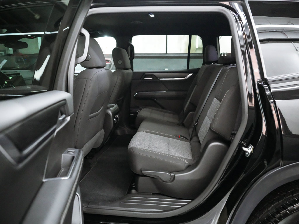 Used 2025 GMC Acadia Elevation w/ Black Edition FWD image 29