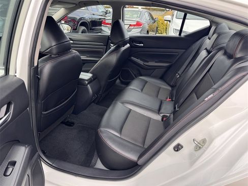 Used 2020 Nissan Altima 2.5 SR w/ Premium Package image 12