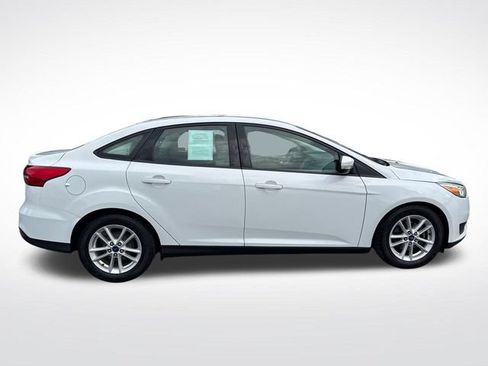 Used 2017 Ford Focus SE w/ Interior Protection Package FWD image 6