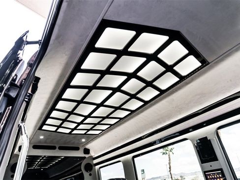 Used 2017 Mercedes-Benz Sprinter 2500 image 19