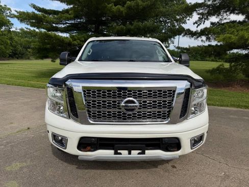 Used 2018 Nissan Titan PRO-4X AWD/4WD image 2