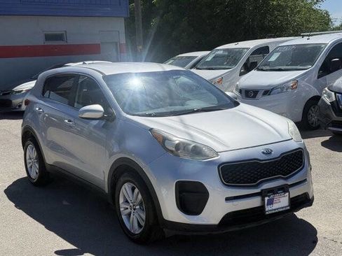 Used 2018 Kia Sportage LX FWD image 2