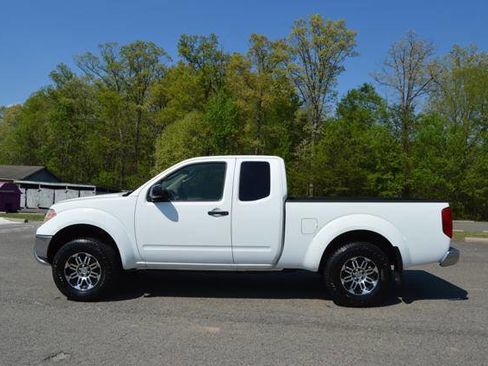 Used 2010 Nissan Frontier SE image 52