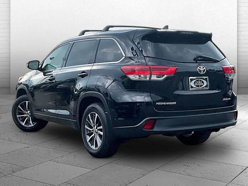 Used 2017 Toyota Highlander XLE AWD/4WD image 10