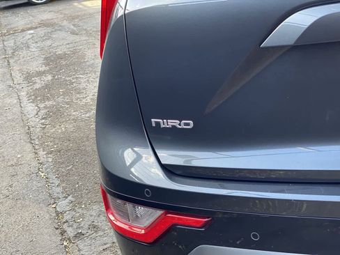 Used 2023 Kia Niro EX Touring FWD image 10