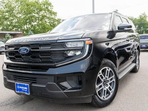 Used 2025 Ford Expedition Active AWD/4WD image 1