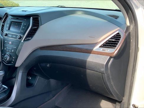 Used 2017 Hyundai Santa Fe Sport image 17