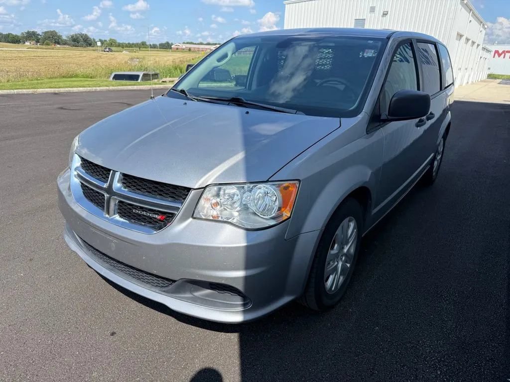 Used 2019 Dodge Grand Caravan SE FWD image 4