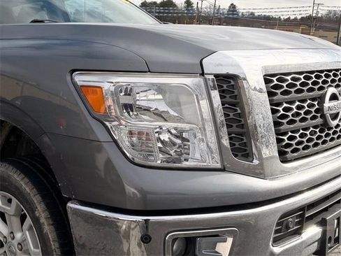 Used 2017 Nissan Titan SV image 17