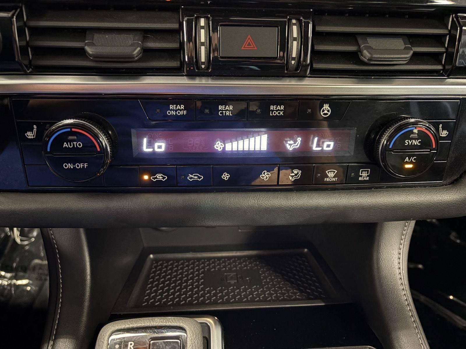 Used 2024 Nissan Pathfinder SL AWD/4WD image 31