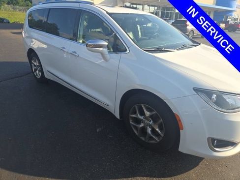 Used 2018 Chrysler Pacifica Limited FWD image 1