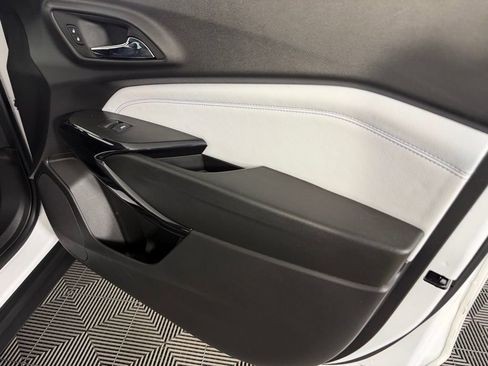Used 2025 Chevrolet Trax LT FWD image 32