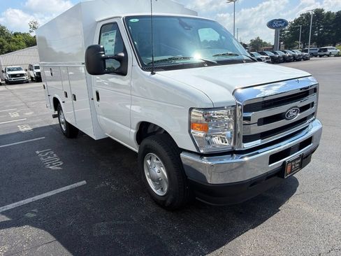 New 2027 Ford E-350 and Econoline 350 Super Duty w/ Power Equipment Group RWD image 7