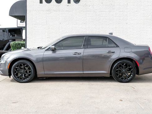 Used 2019 Chrysler 300 S AWD/4WD image 10