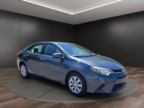 Used 2015 Toyota Corolla LE FWD image 2