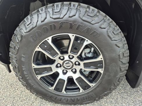 Used 2022 Nissan Titan SV w/ Accessory Utility Package image 9