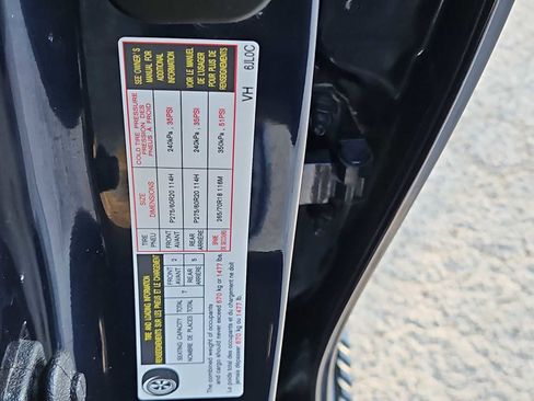 Used 2022 Nissan Armada SL w/ Captain's Chairs Package image 25