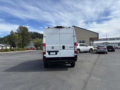 Used 2025 RAM ProMaster 2500 w/ Convenience Group FWD image 10