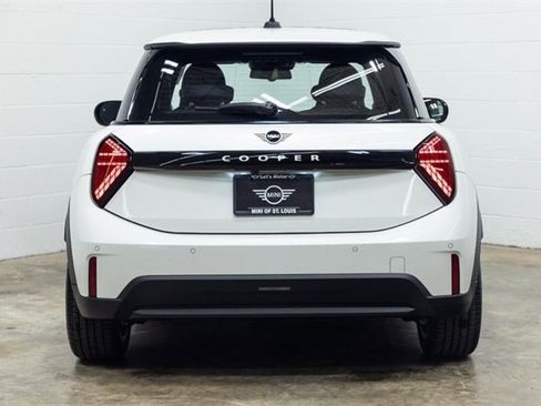 Certified 2025 MINI Cooper 2-Door Hardtop image 10