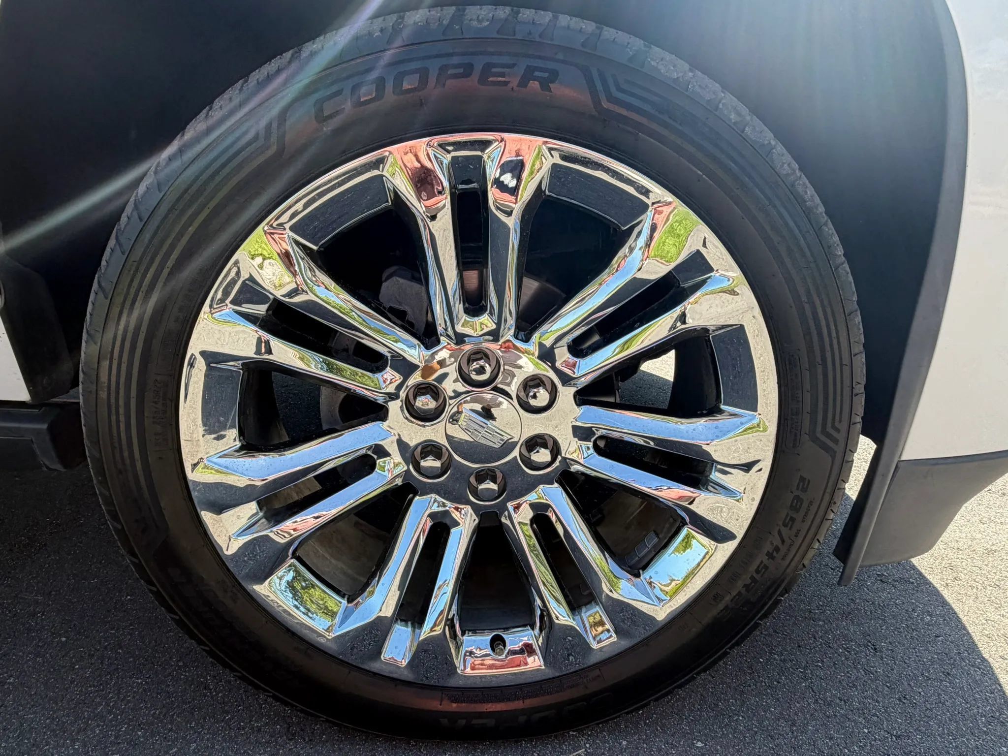 Used 2018 Cadillac Escalade Premium Luxury w/ LPO, Radiant Package RWD image 36