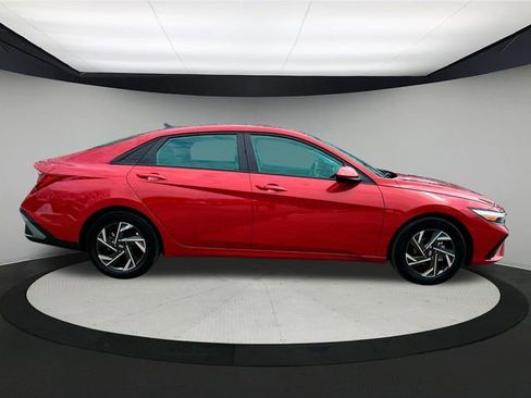 New 2024 Hyundai Elantra SEL w/ Convenience Package image 9