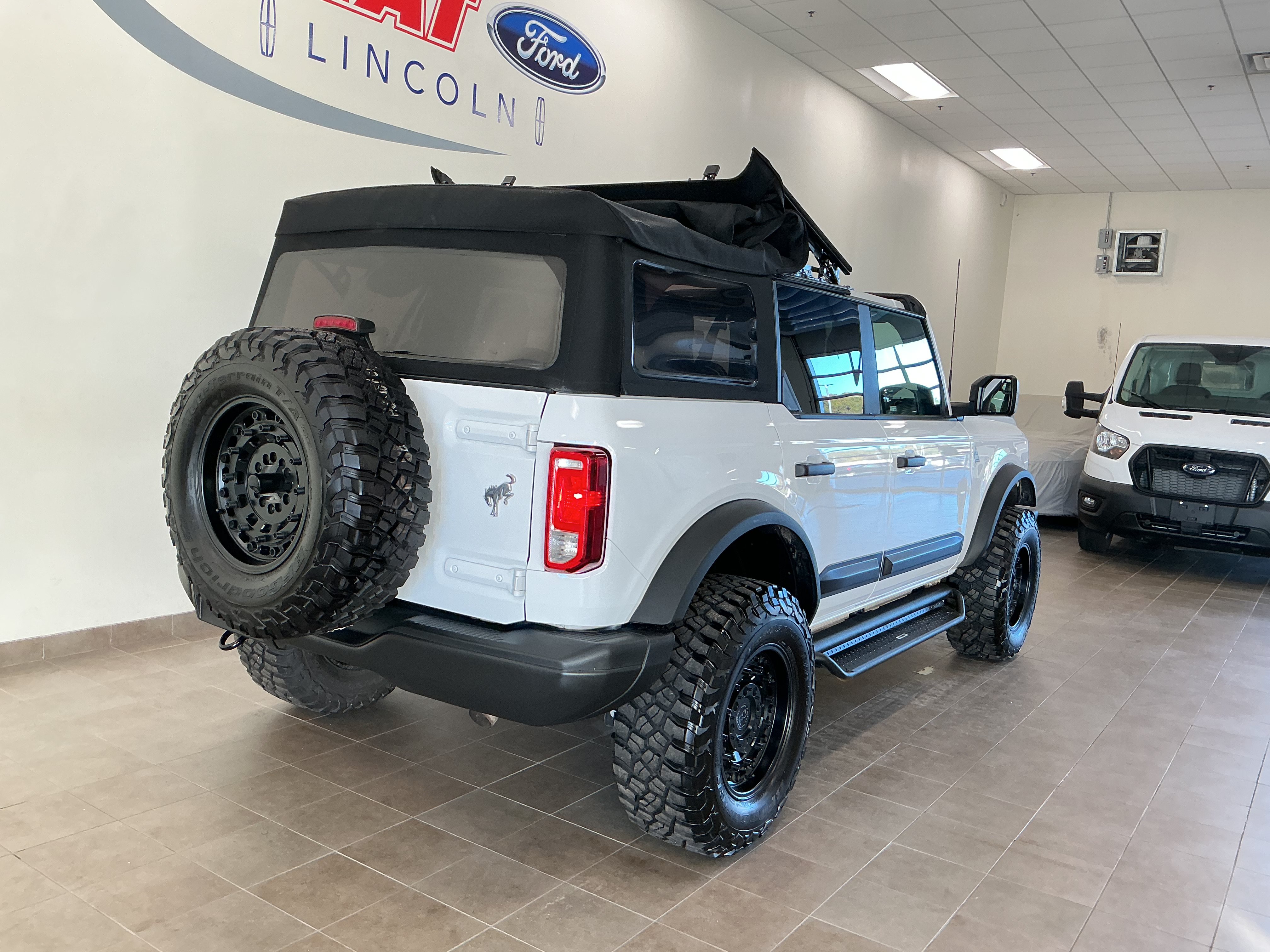 Used 2023 Ford Bronco Black Diamond AWD/4WD image 8
