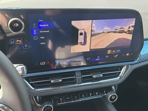 New 2026 Chevrolet Equinox EV LT w/ LPO, Blackout Package FWD image 32