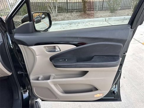 Used 2016 Honda Pilot Touring image 13