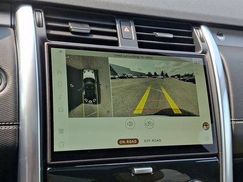 New 2026 Land Rover Discovery Dynamic SE AWD/4WD image 16